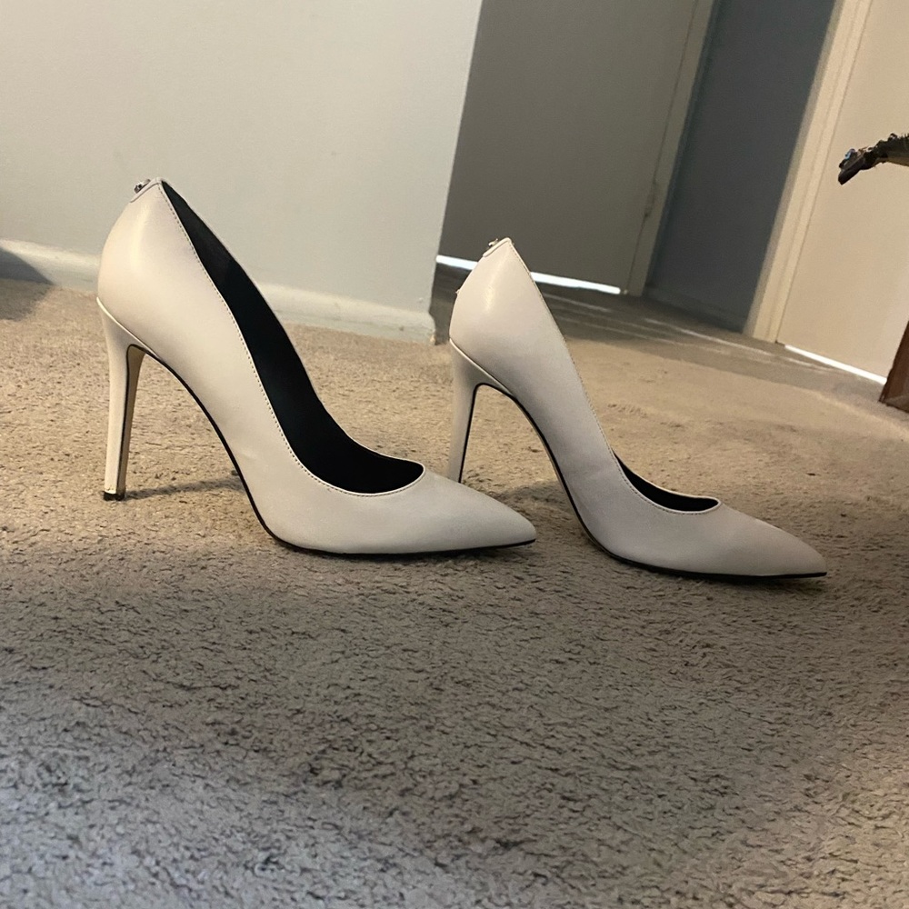 White stiletto heels! - Picture 2 of 9